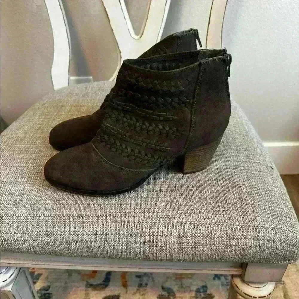 Diba women’s sleek woven suede ankle booties size 8 - Picture 2 of 5